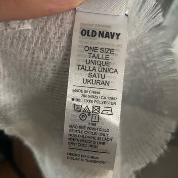 Old Navy Gray & White Plaid Blanket Scarf | One Size | New - Picture 2 of 5